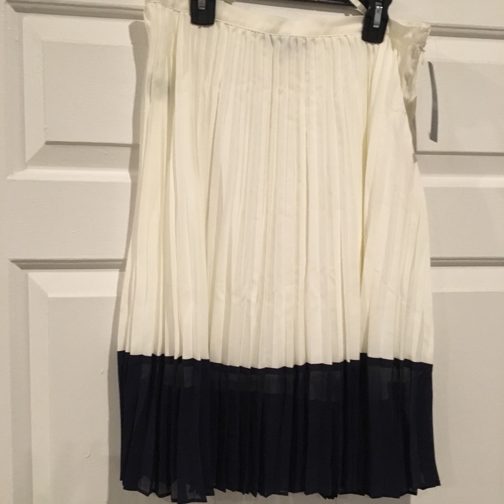 Pleated color block skirt